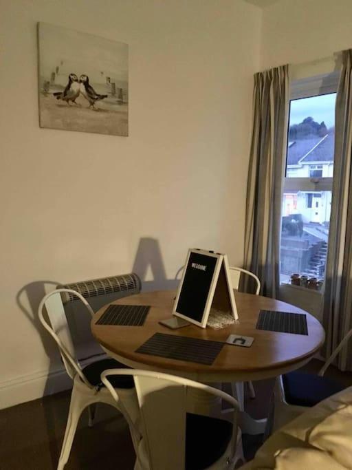 Hillcrest Cottage, Comfy Flat, Trendy Uplands Area Суонзи Екстериор снимка