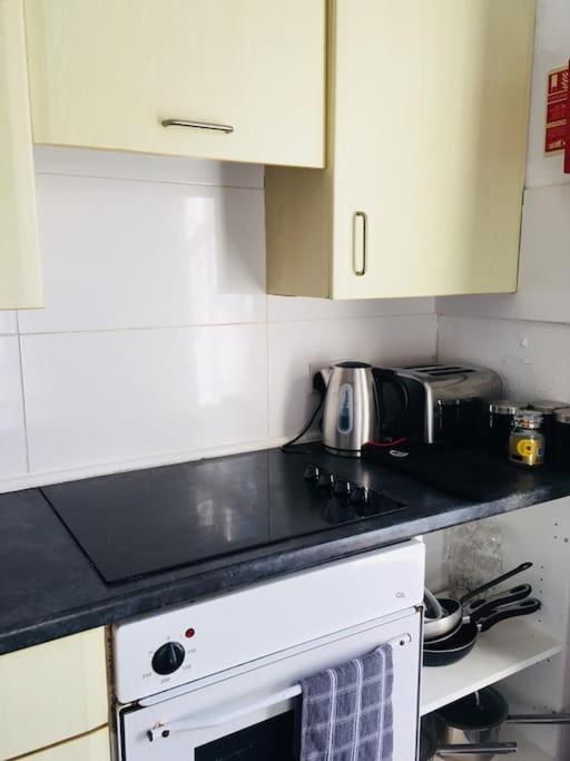 Hillcrest Cottage, Comfy Flat, Trendy Uplands Area Суонзи Екстериор снимка